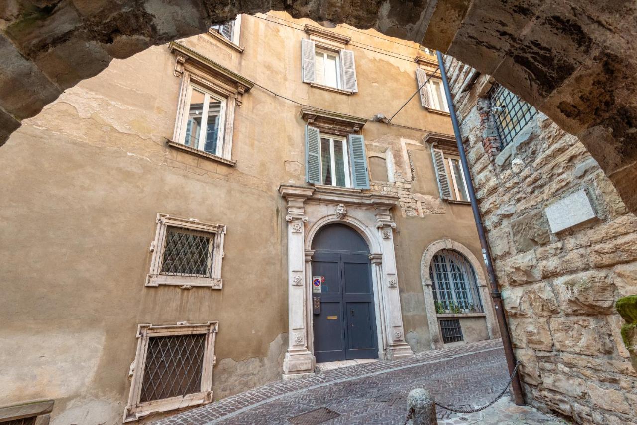 Classic Chic - Citta Alta Apartment